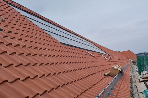 Dacheindeckung mit PV-Indachsystem Solrif